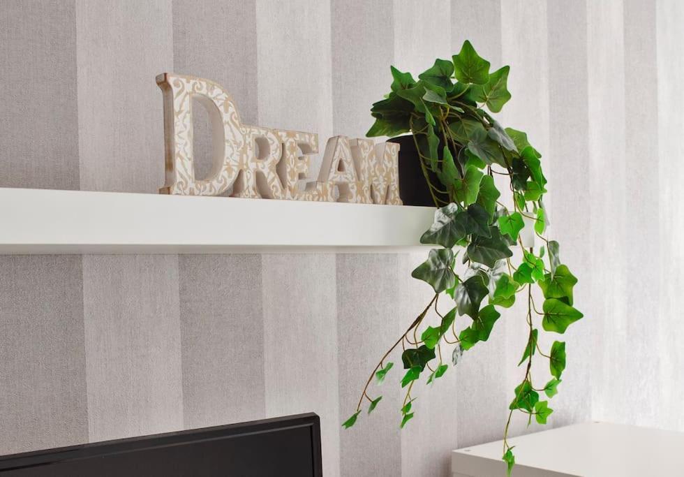 オラデア3 Dream Apartmant 3+Parcare Gratuitaアパートメント エクステリア 写真